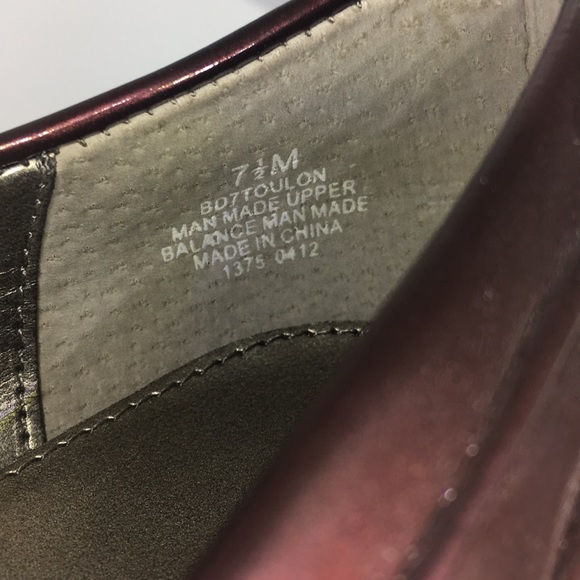 NWOT! Bandolino Burgundy Snakeskin Wedges - Picture 8 of 8